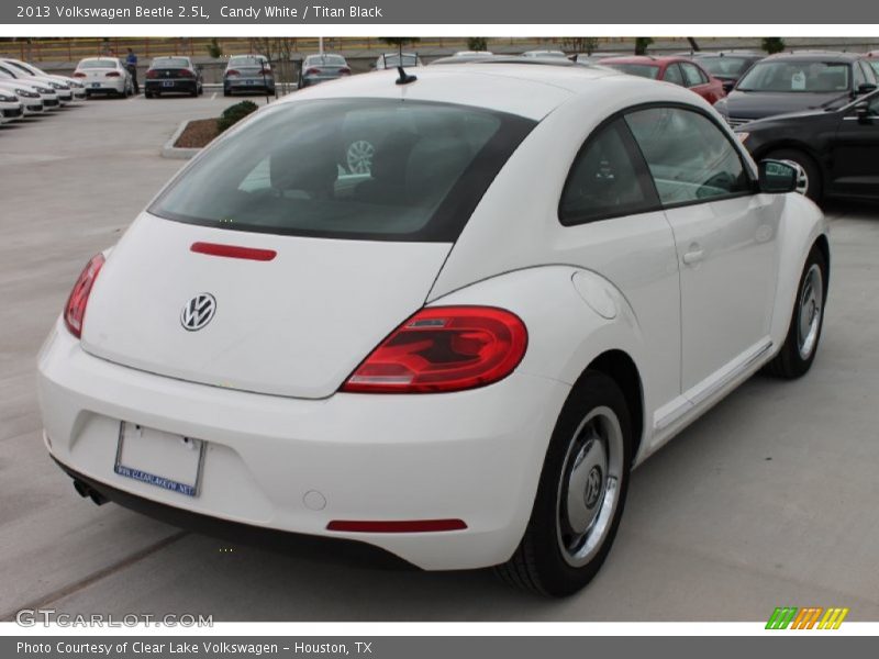 Candy White / Titan Black 2013 Volkswagen Beetle 2.5L