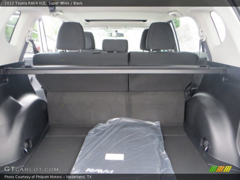 Super White / Black 2013 Toyota RAV4 XLE