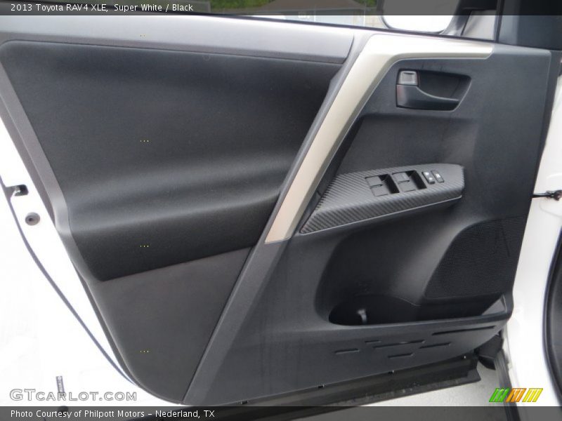 Super White / Black 2013 Toyota RAV4 XLE