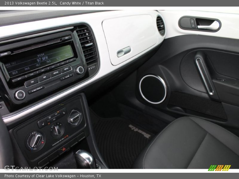 Candy White / Titan Black 2013 Volkswagen Beetle 2.5L