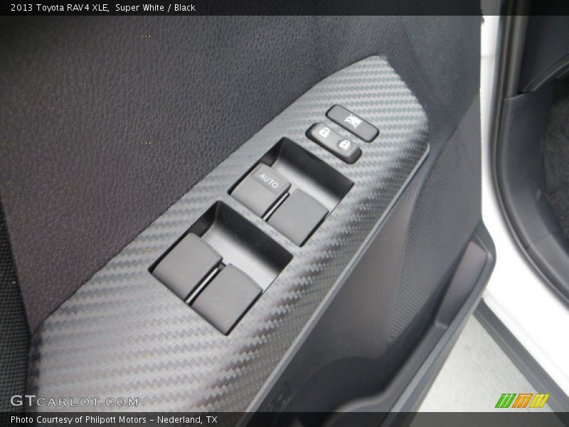 Super White / Black 2013 Toyota RAV4 XLE