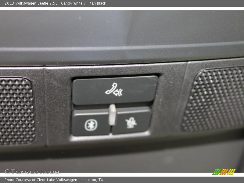Candy White / Titan Black 2013 Volkswagen Beetle 2.5L
