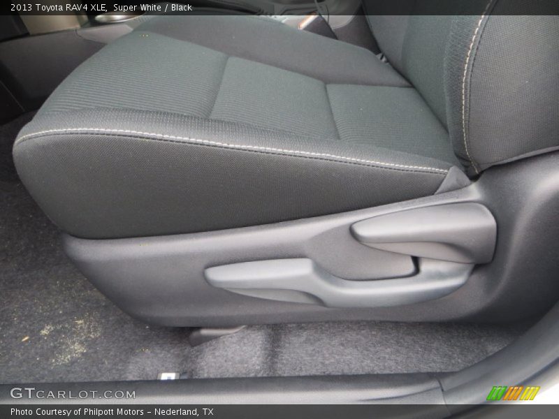 Super White / Black 2013 Toyota RAV4 XLE