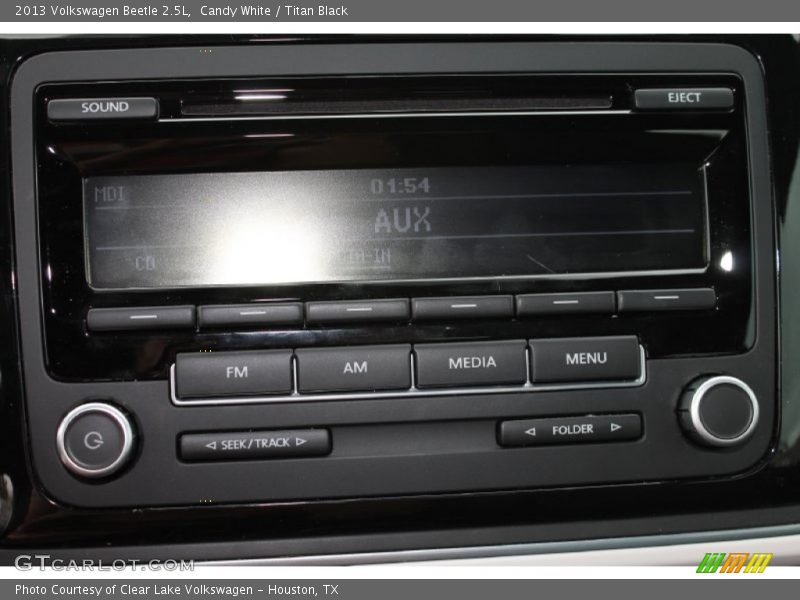 Candy White / Titan Black 2013 Volkswagen Beetle 2.5L