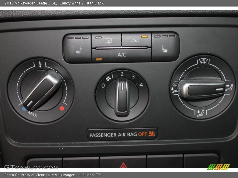 Candy White / Titan Black 2013 Volkswagen Beetle 2.5L