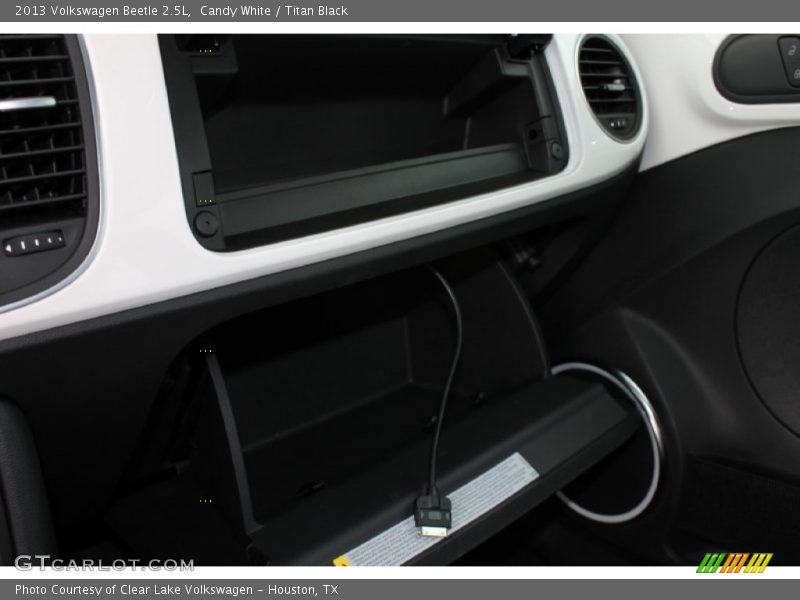 Candy White / Titan Black 2013 Volkswagen Beetle 2.5L