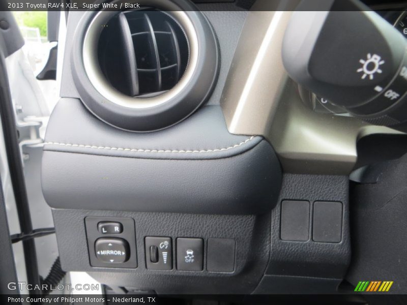 Super White / Black 2013 Toyota RAV4 XLE