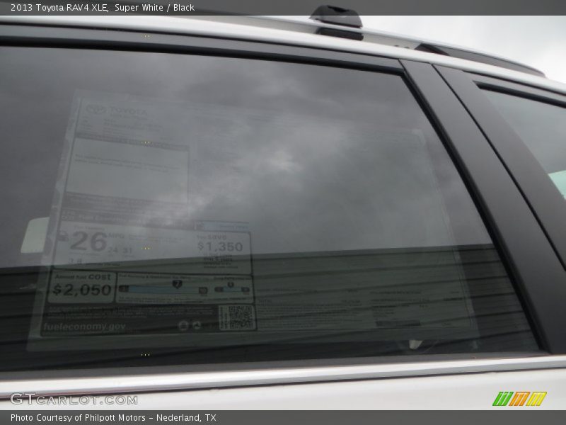 Super White / Black 2013 Toyota RAV4 XLE