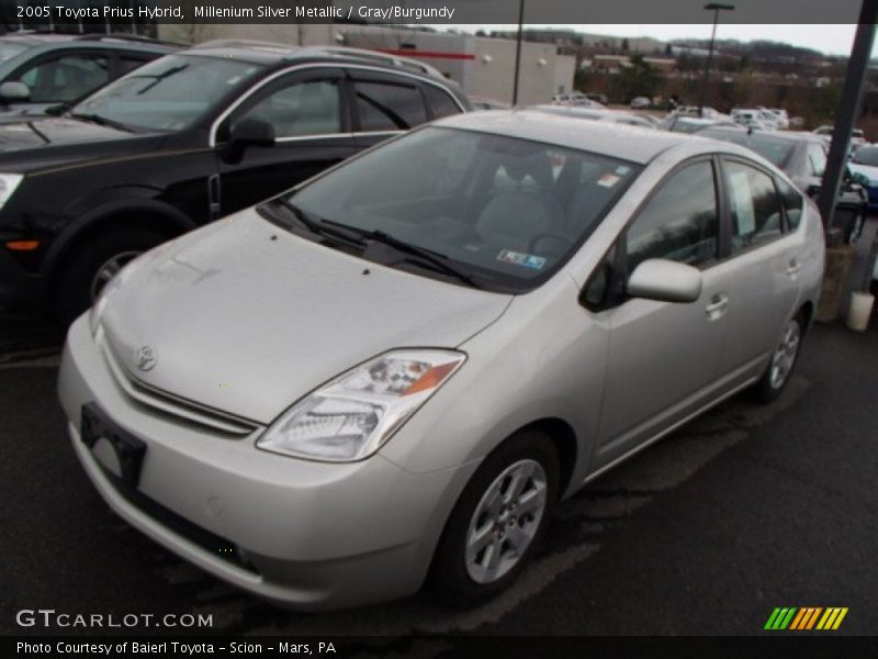Front 3/4 View of 2005 Prius Hybrid