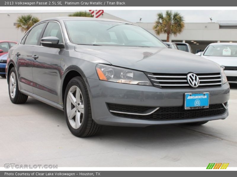 Platinum Gray Metallic / Titan Black 2013 Volkswagen Passat 2.5L SE