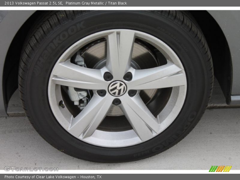 Platinum Gray Metallic / Titan Black 2013 Volkswagen Passat 2.5L SE