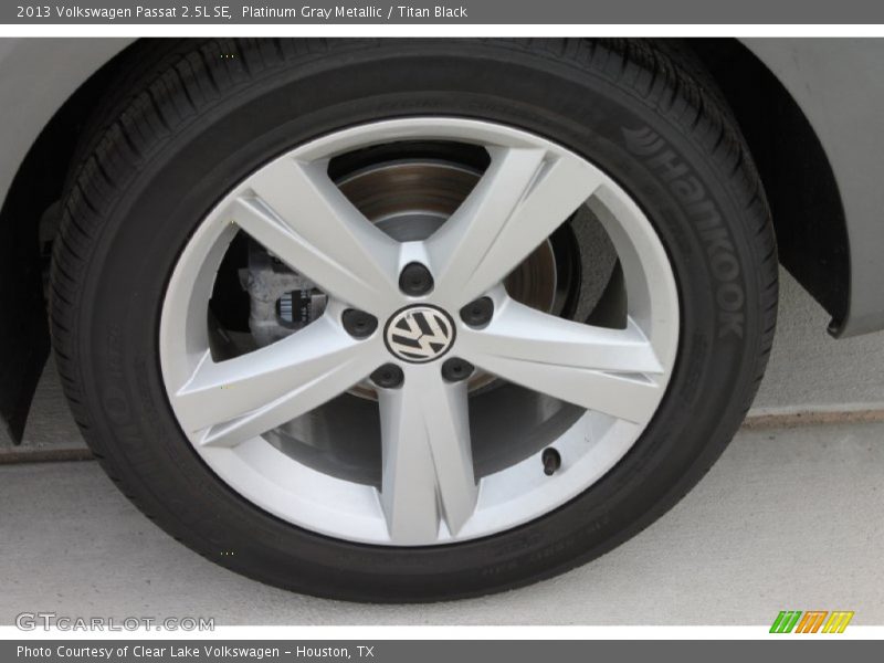 Platinum Gray Metallic / Titan Black 2013 Volkswagen Passat 2.5L SE