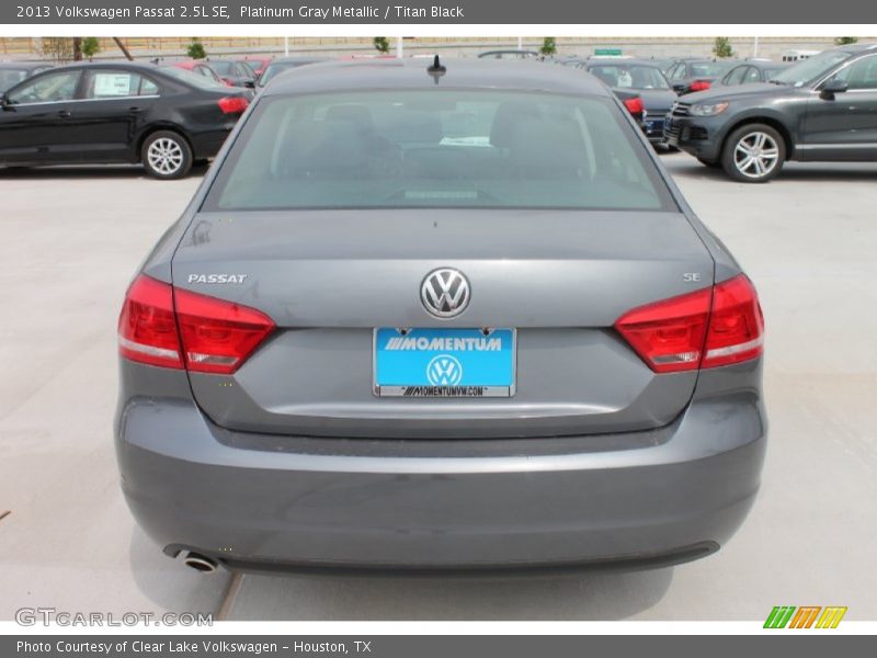 Platinum Gray Metallic / Titan Black 2013 Volkswagen Passat 2.5L SE
