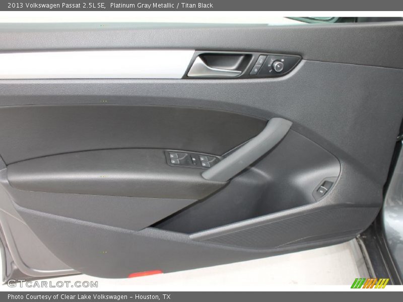 Platinum Gray Metallic / Titan Black 2013 Volkswagen Passat 2.5L SE