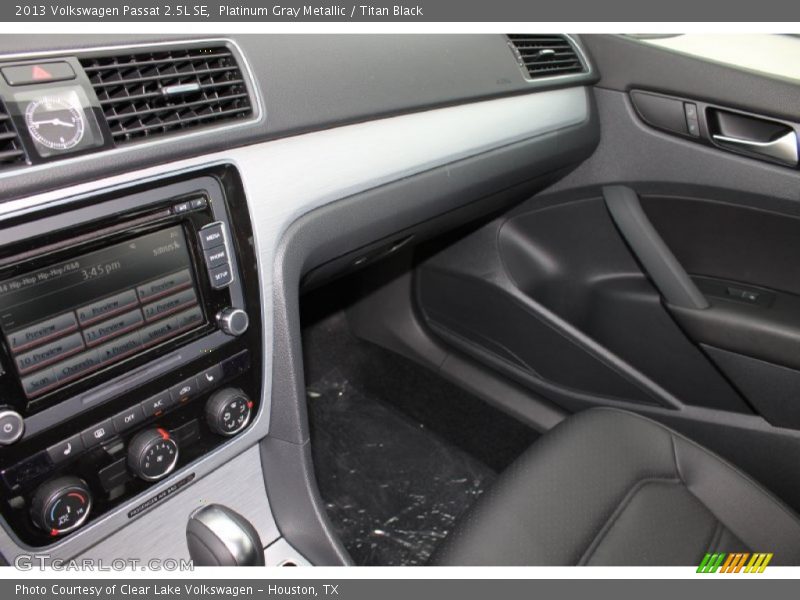 Platinum Gray Metallic / Titan Black 2013 Volkswagen Passat 2.5L SE