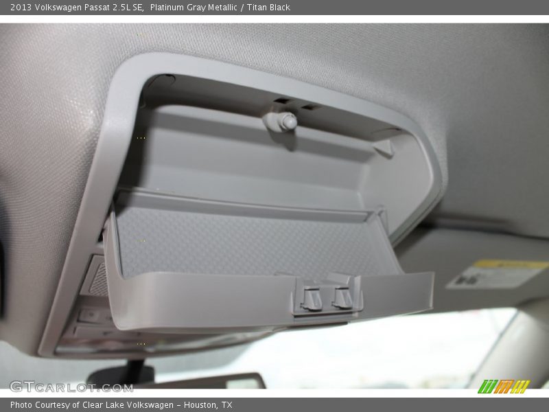 Platinum Gray Metallic / Titan Black 2013 Volkswagen Passat 2.5L SE