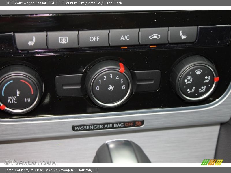 Platinum Gray Metallic / Titan Black 2013 Volkswagen Passat 2.5L SE