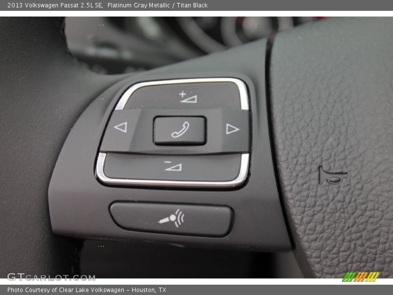Platinum Gray Metallic / Titan Black 2013 Volkswagen Passat 2.5L SE