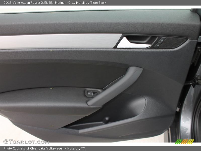 Platinum Gray Metallic / Titan Black 2013 Volkswagen Passat 2.5L SE