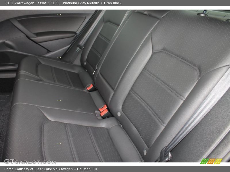 Platinum Gray Metallic / Titan Black 2013 Volkswagen Passat 2.5L SE