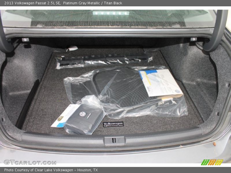 Platinum Gray Metallic / Titan Black 2013 Volkswagen Passat 2.5L SE