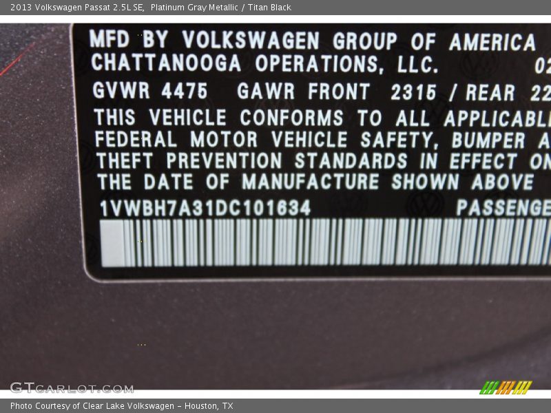 Platinum Gray Metallic / Titan Black 2013 Volkswagen Passat 2.5L SE