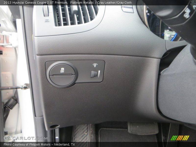 Platinum Metallic / Gray Leather/Gray Cloth 2013 Hyundai Genesis Coupe 2.0T Premium