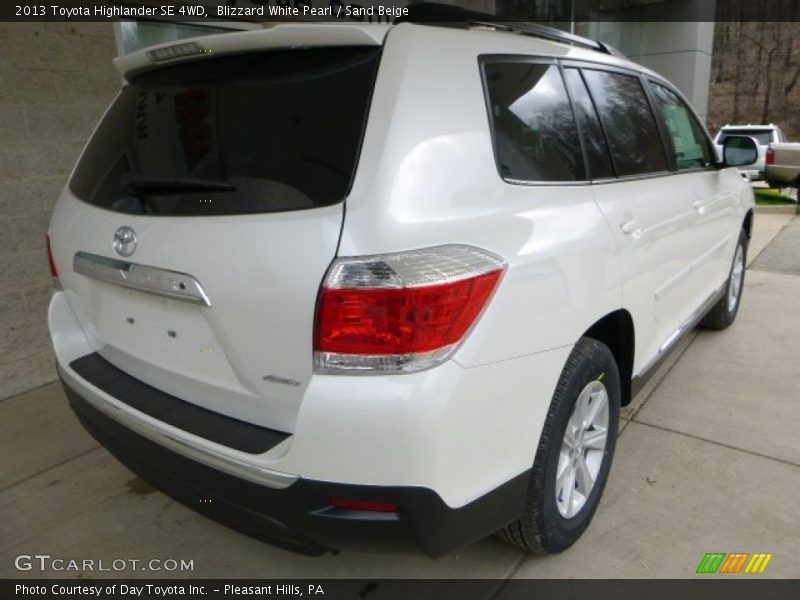 Blizzard White Pearl / Sand Beige 2013 Toyota Highlander SE 4WD