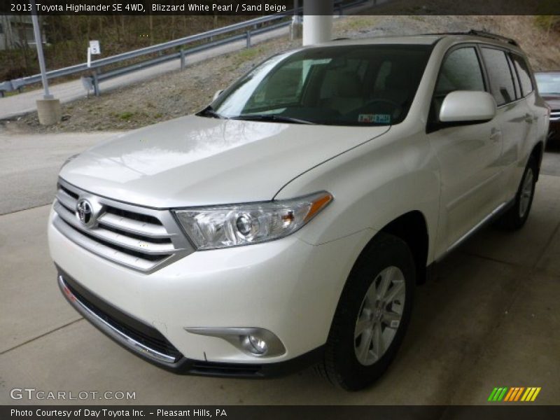Blizzard White Pearl / Sand Beige 2013 Toyota Highlander SE 4WD
