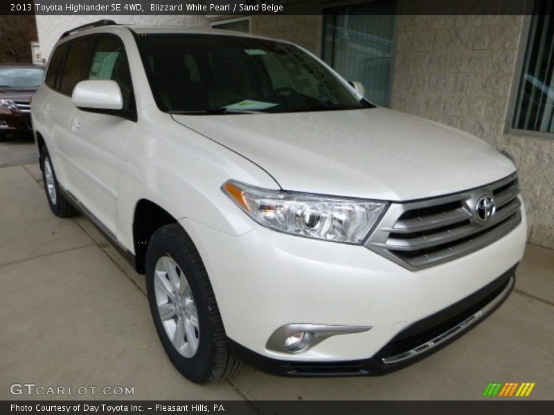 Blizzard White Pearl / Sand Beige 2013 Toyota Highlander SE 4WD