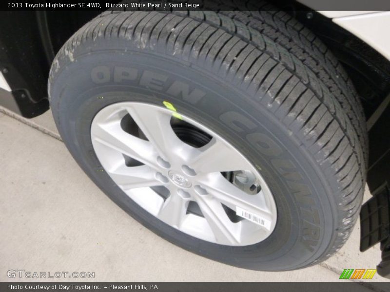 Blizzard White Pearl / Sand Beige 2013 Toyota Highlander SE 4WD