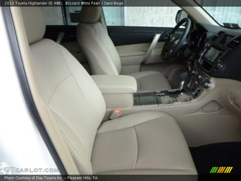 Blizzard White Pearl / Sand Beige 2013 Toyota Highlander SE 4WD
