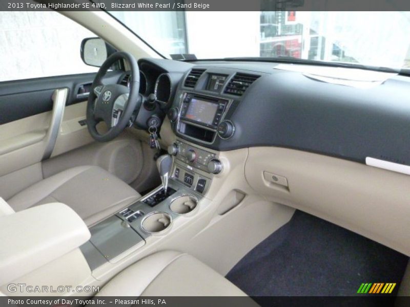 Blizzard White Pearl / Sand Beige 2013 Toyota Highlander SE 4WD