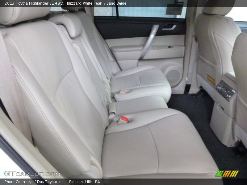 Blizzard White Pearl / Sand Beige 2013 Toyota Highlander SE 4WD
