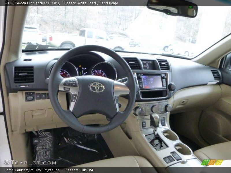 Blizzard White Pearl / Sand Beige 2013 Toyota Highlander SE 4WD
