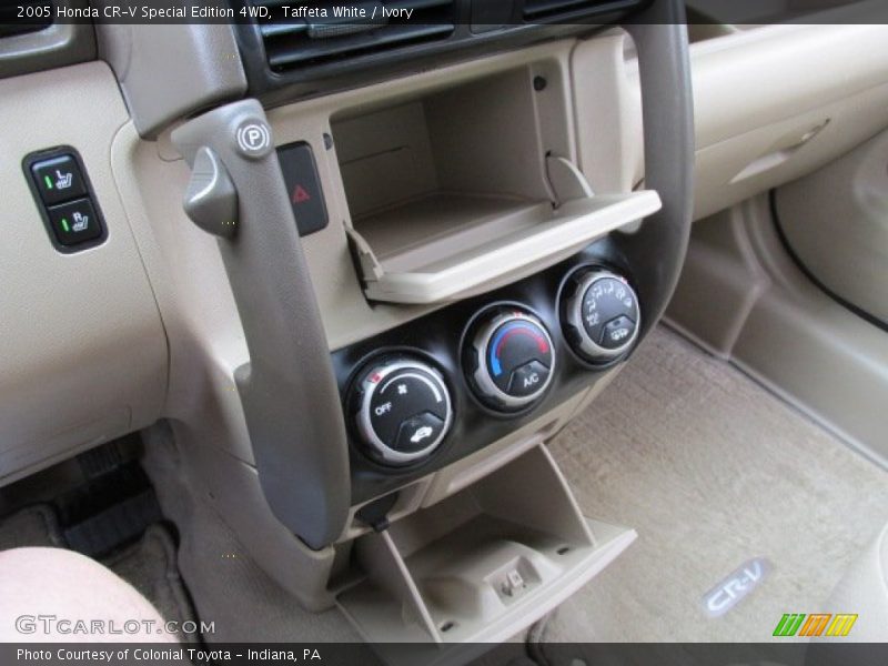 Taffeta White / Ivory 2005 Honda CR-V Special Edition 4WD
