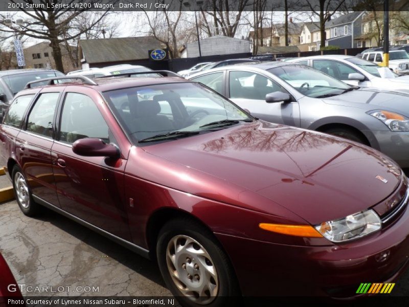 Front 3/4 View of 2001 L Series LW200 Wagon