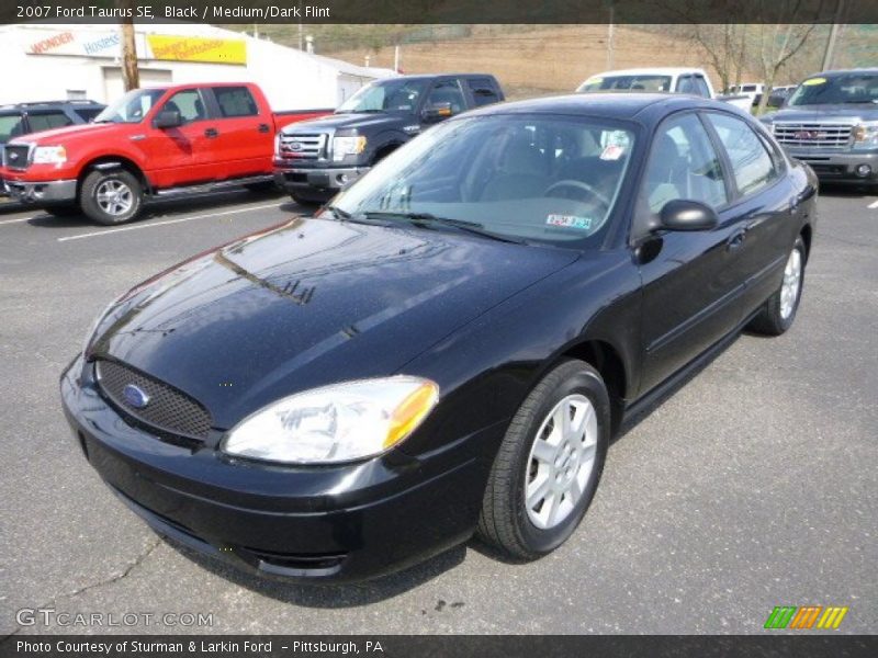 Front 3/4 View of 2007 Taurus SE