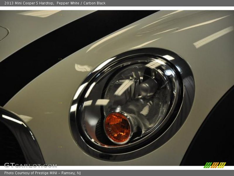 Pepper White / Carbon Black 2013 Mini Cooper S Hardtop