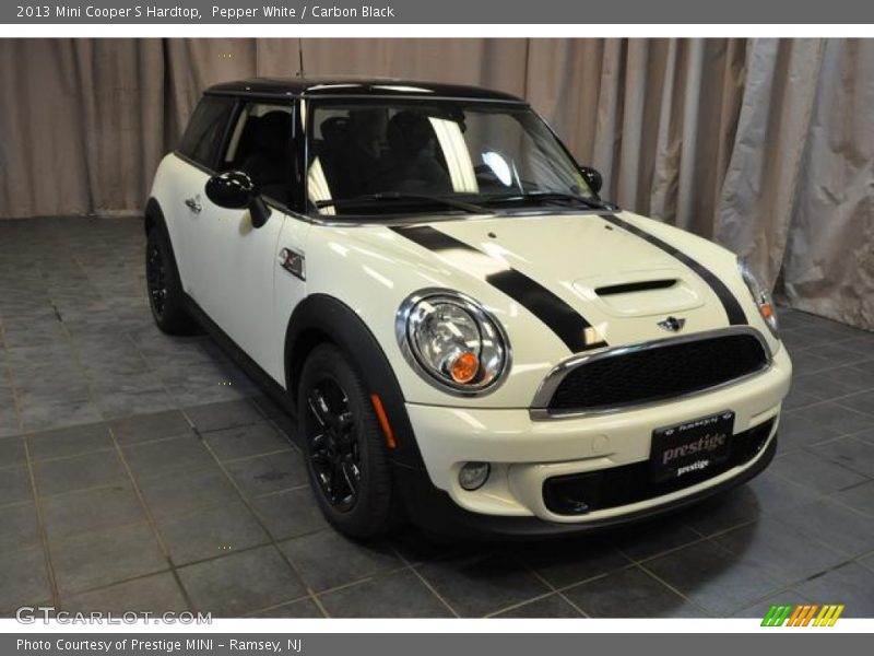 Pepper White / Carbon Black 2013 Mini Cooper S Hardtop