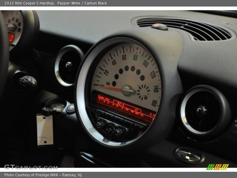 Pepper White / Carbon Black 2013 Mini Cooper S Hardtop