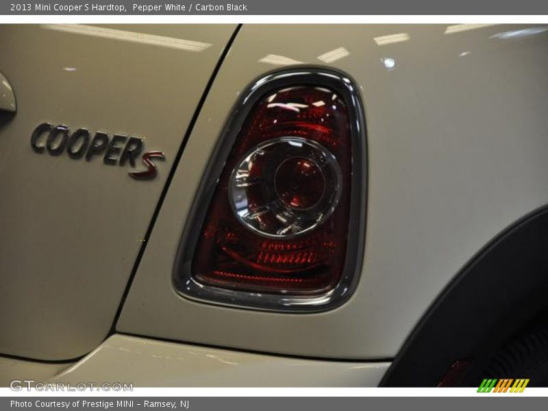 Pepper White / Carbon Black 2013 Mini Cooper S Hardtop