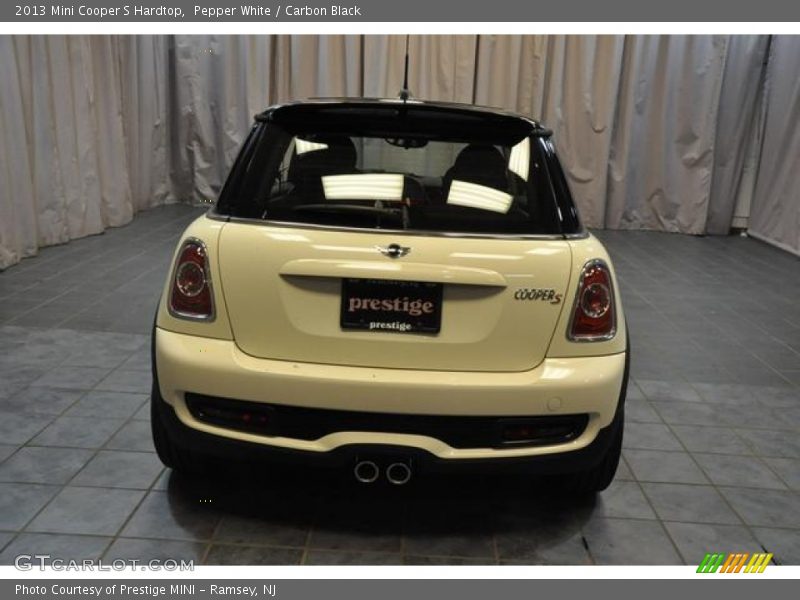Pepper White / Carbon Black 2013 Mini Cooper S Hardtop