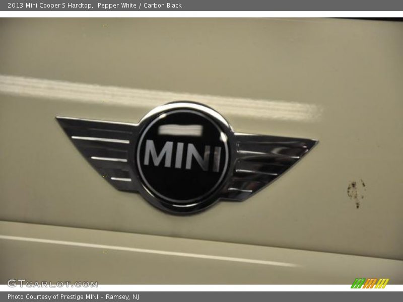 Pepper White / Carbon Black 2013 Mini Cooper S Hardtop