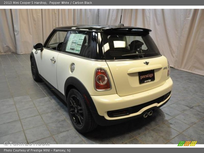 Pepper White / Carbon Black 2013 Mini Cooper S Hardtop