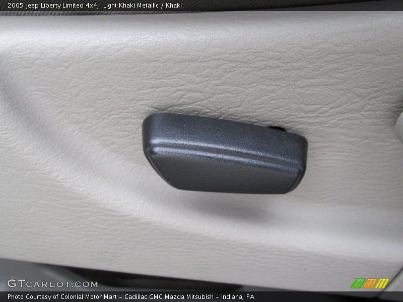 Light Khaki Metallic / Khaki 2005 Jeep Liberty Limited 4x4