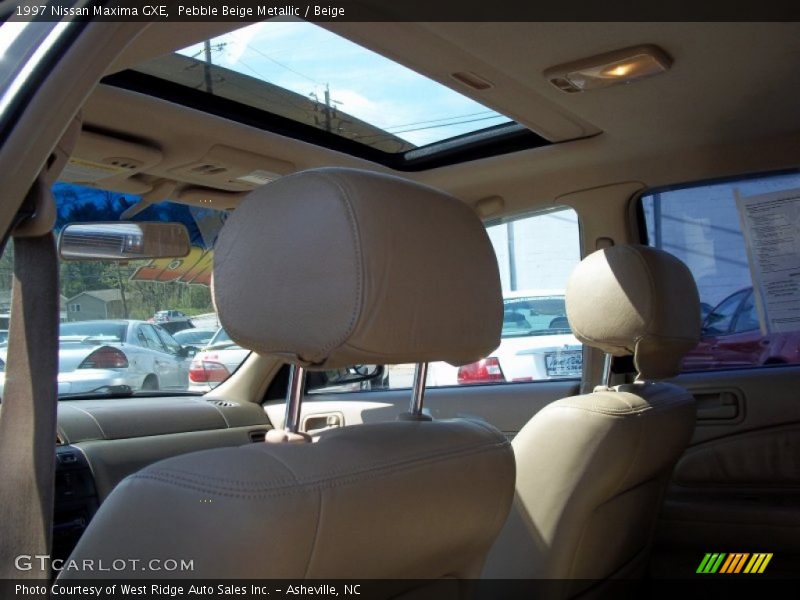 Pebble Beige Metallic / Beige 1997 Nissan Maxima GXE