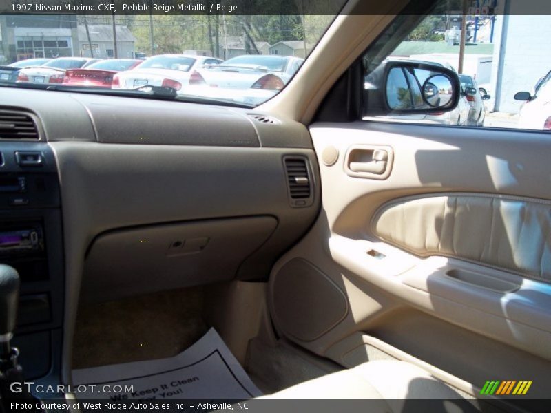 Pebble Beige Metallic / Beige 1997 Nissan Maxima GXE