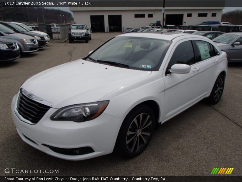 Front 3/4 View of 2013 200 S Sedan