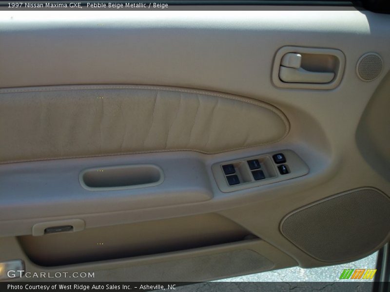 Pebble Beige Metallic / Beige 1997 Nissan Maxima GXE
